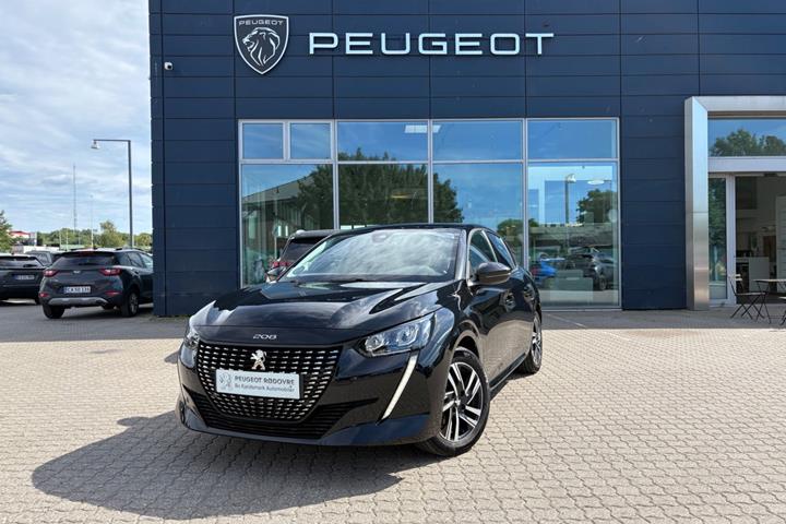 Rød Peugeot 208 fra 2022 set udefra