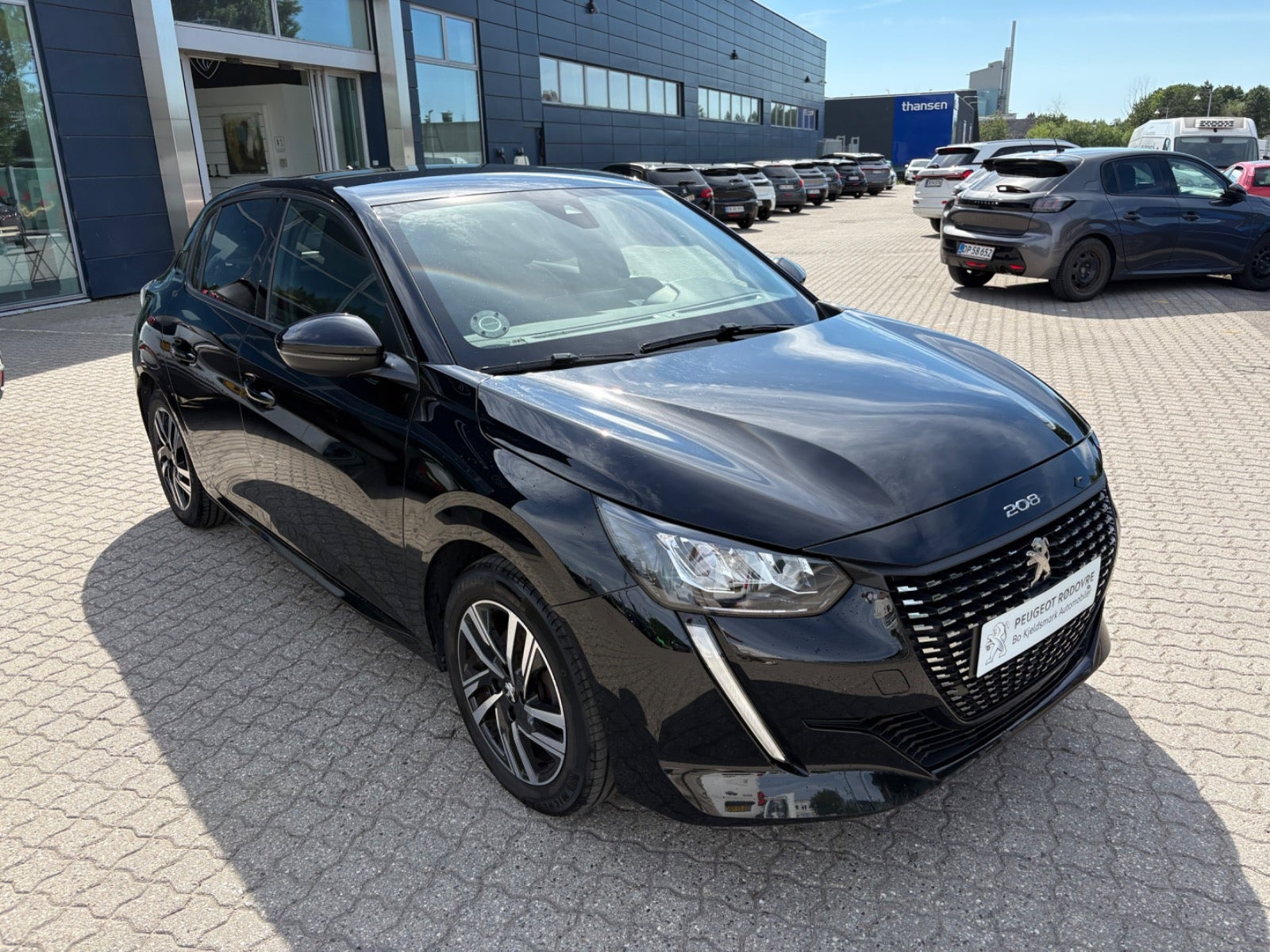 Rød Peugeot 208 fra 2022