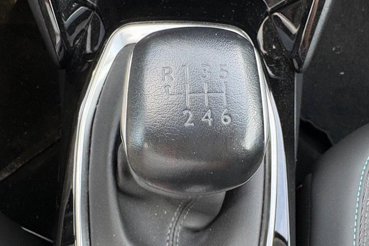 Rød Peugeot 208 fra 2022