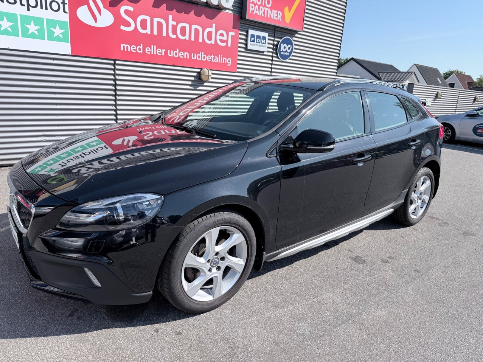 Sort Volvo V40 CC fra 2015