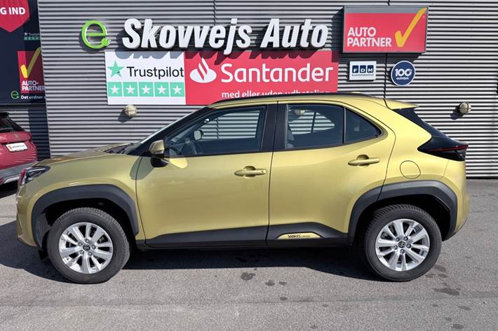 Gul Toyota Yaris Cross fra 2022