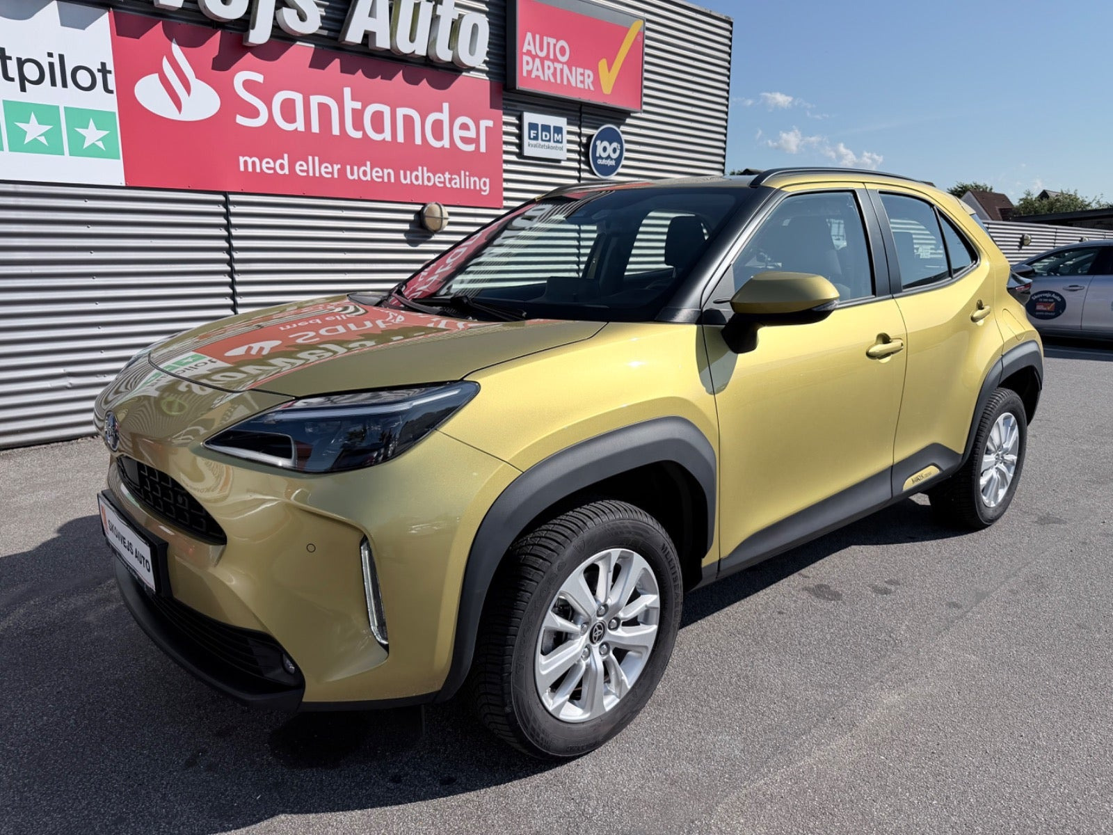 Gul Toyota Yaris Cross fra 2022