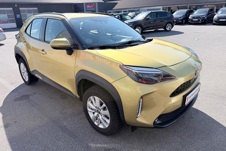 Gul Toyota Yaris Cross fra 2022