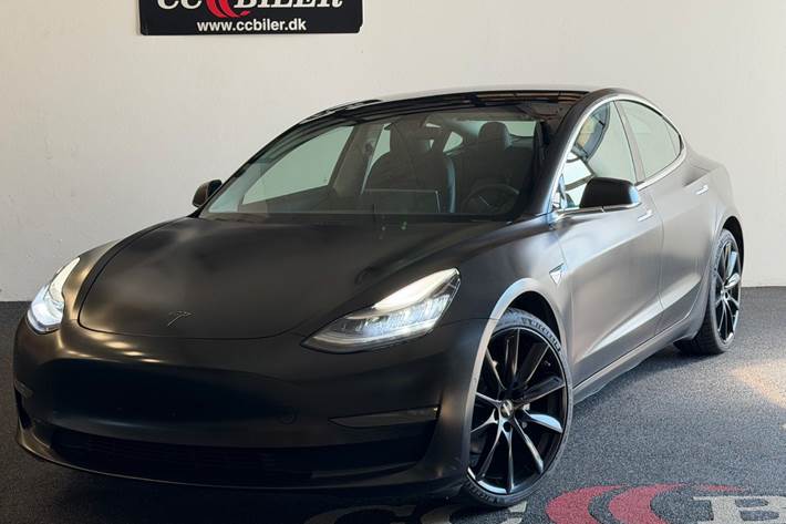 Blå Tesla Model 3 fra 2020