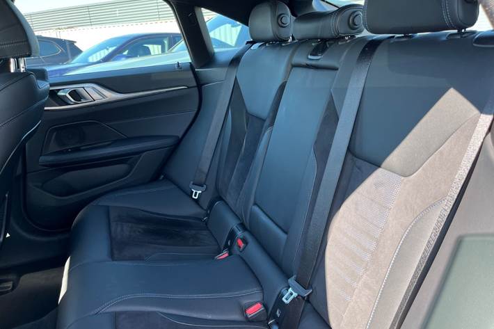 Grå BMW i4 fra 2024