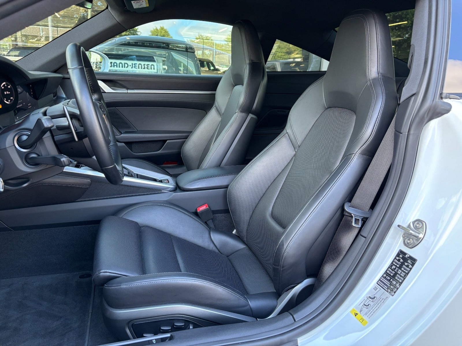 Hvid Porsche 911 Carrera 4S fra 2024