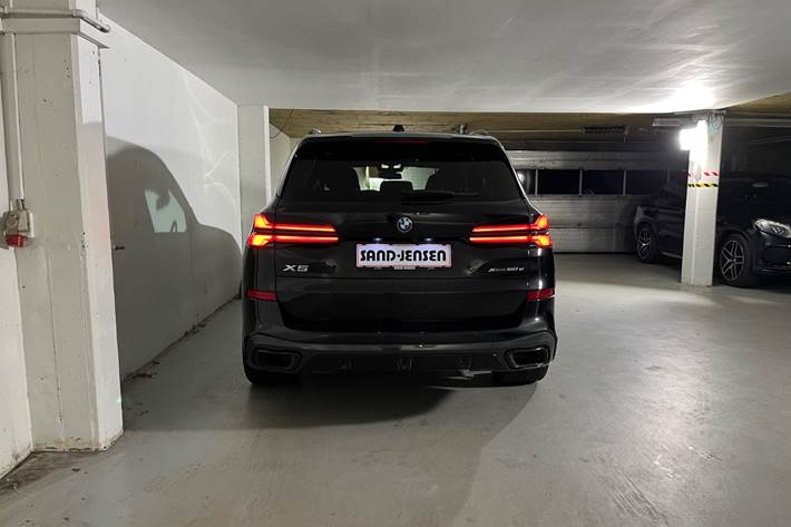 Sort BMW X5 fra 2024