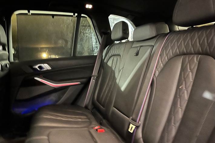 Sort BMW X5 fra 2024