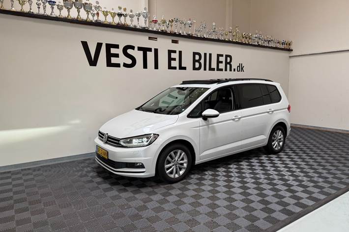 Hvid VW Touran fra 2019
