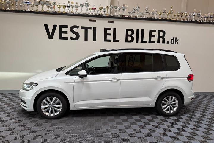 Hvid VW Touran fra 2019