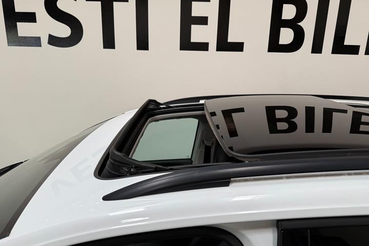 Hvid VW Touran fra 2019
