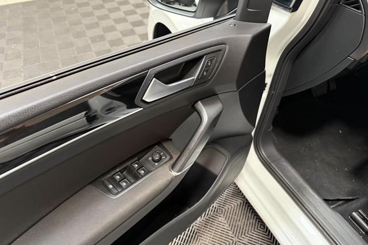 Hvid VW Touran fra 2019