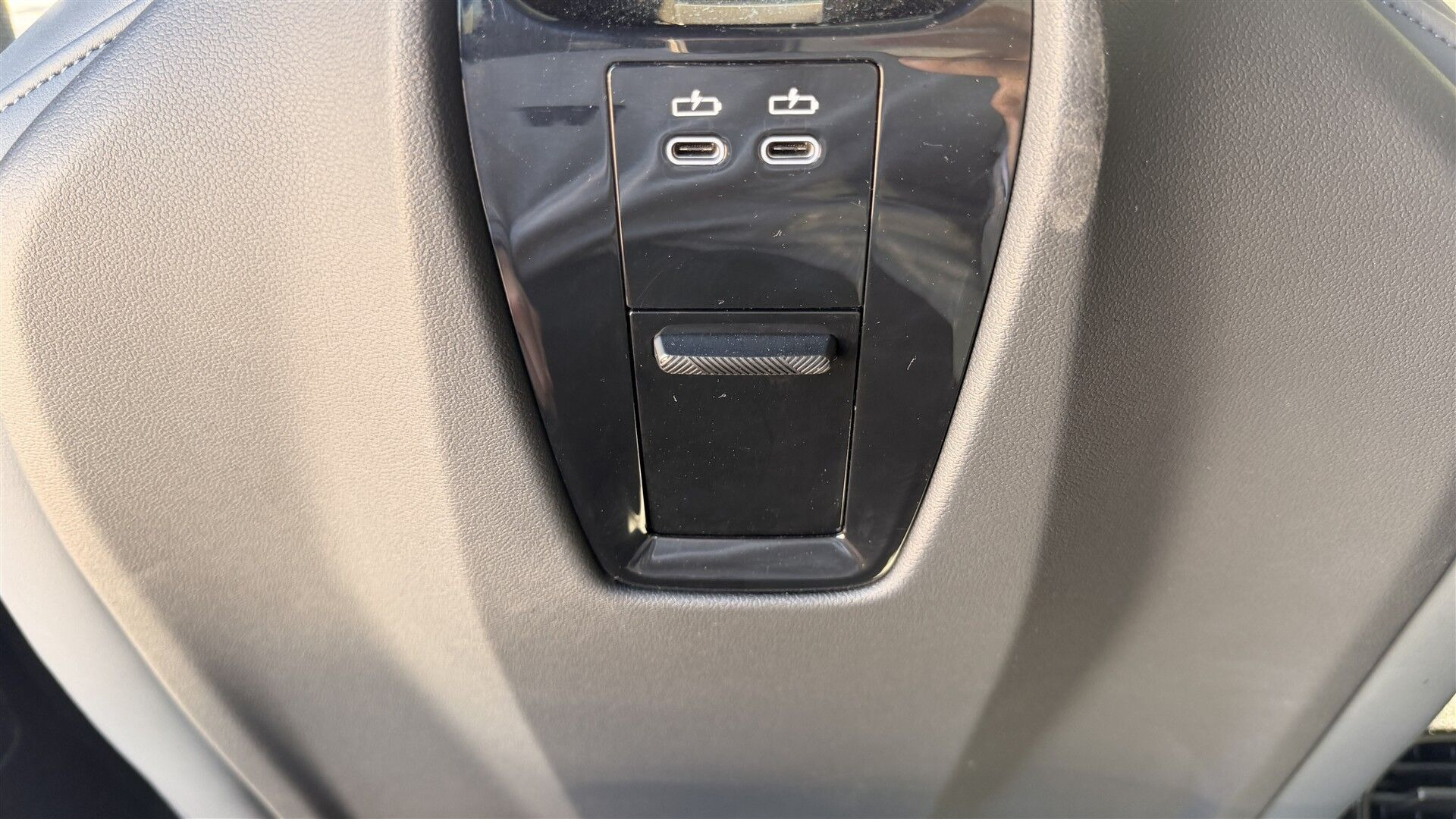 Hvid BMW iX fra 2022