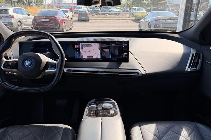 Hvid BMW iX fra 2022