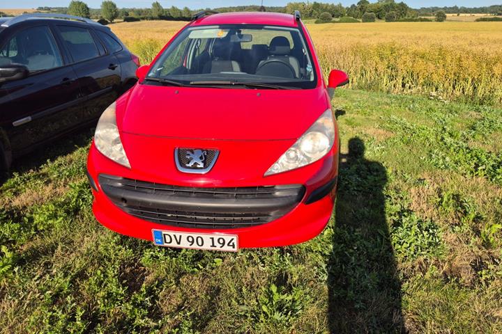 Rød Peugeot 207 fra 2008