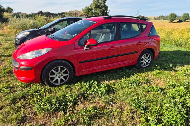 Rød Peugeot 207 fra 2008