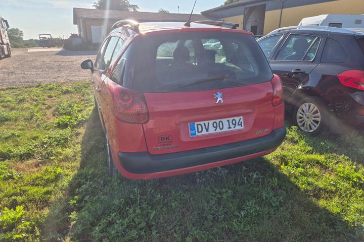 Rød Peugeot 207 fra 2008