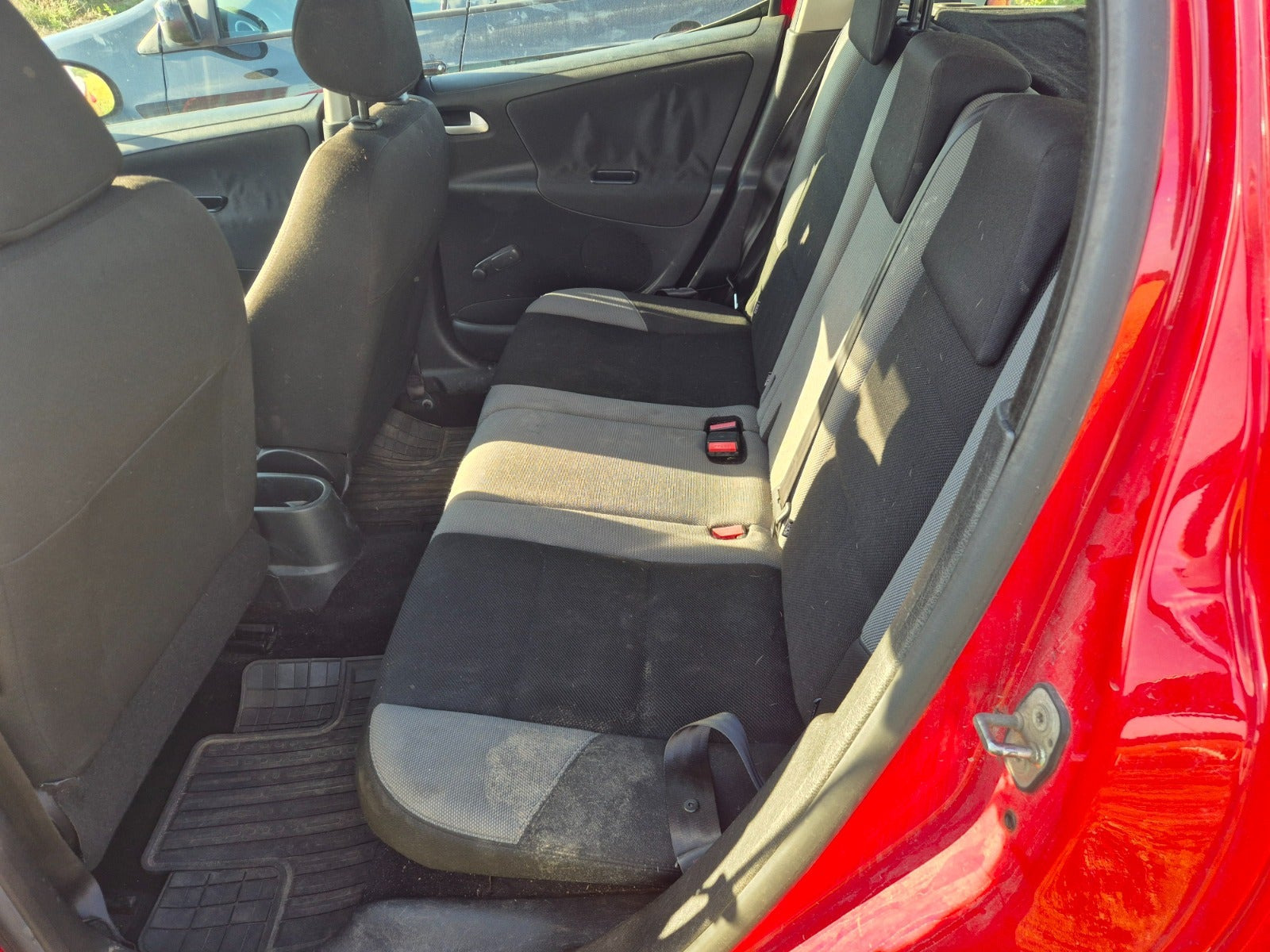 Rød Peugeot 207 fra 2008