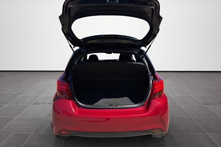 Rød Toyota Yaris fra 2017