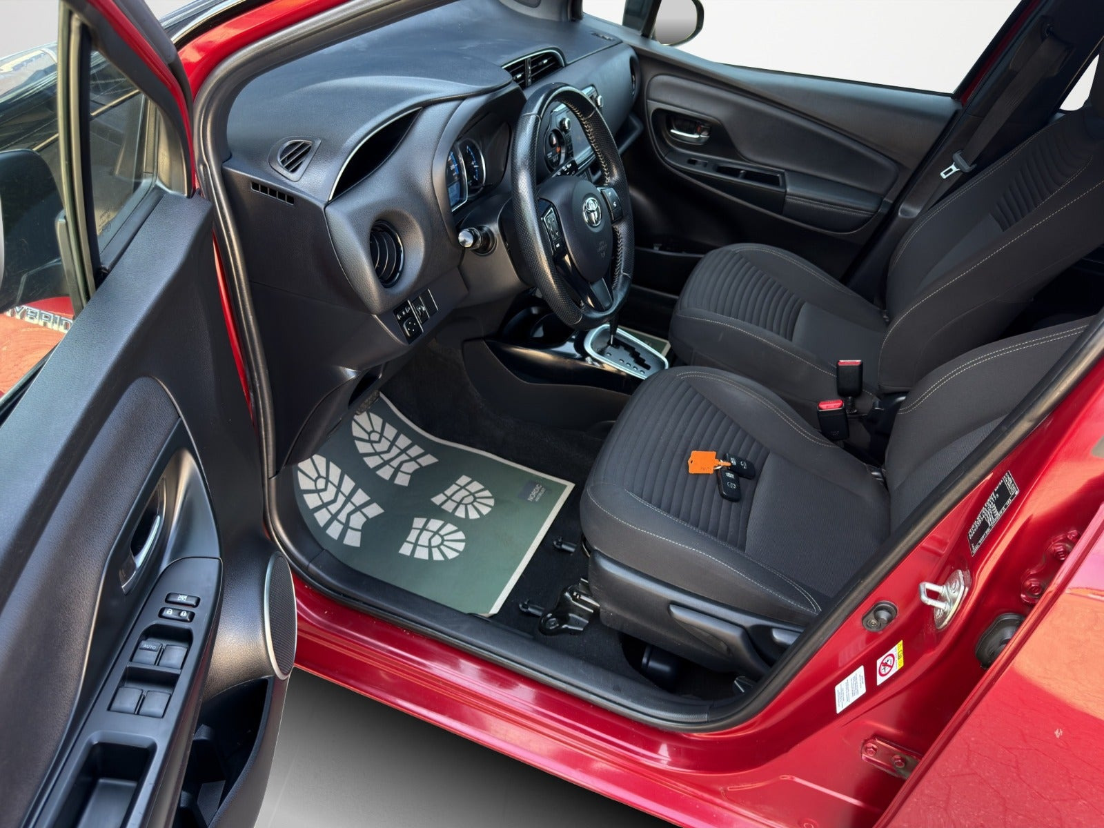 Rød Toyota Yaris fra 2017