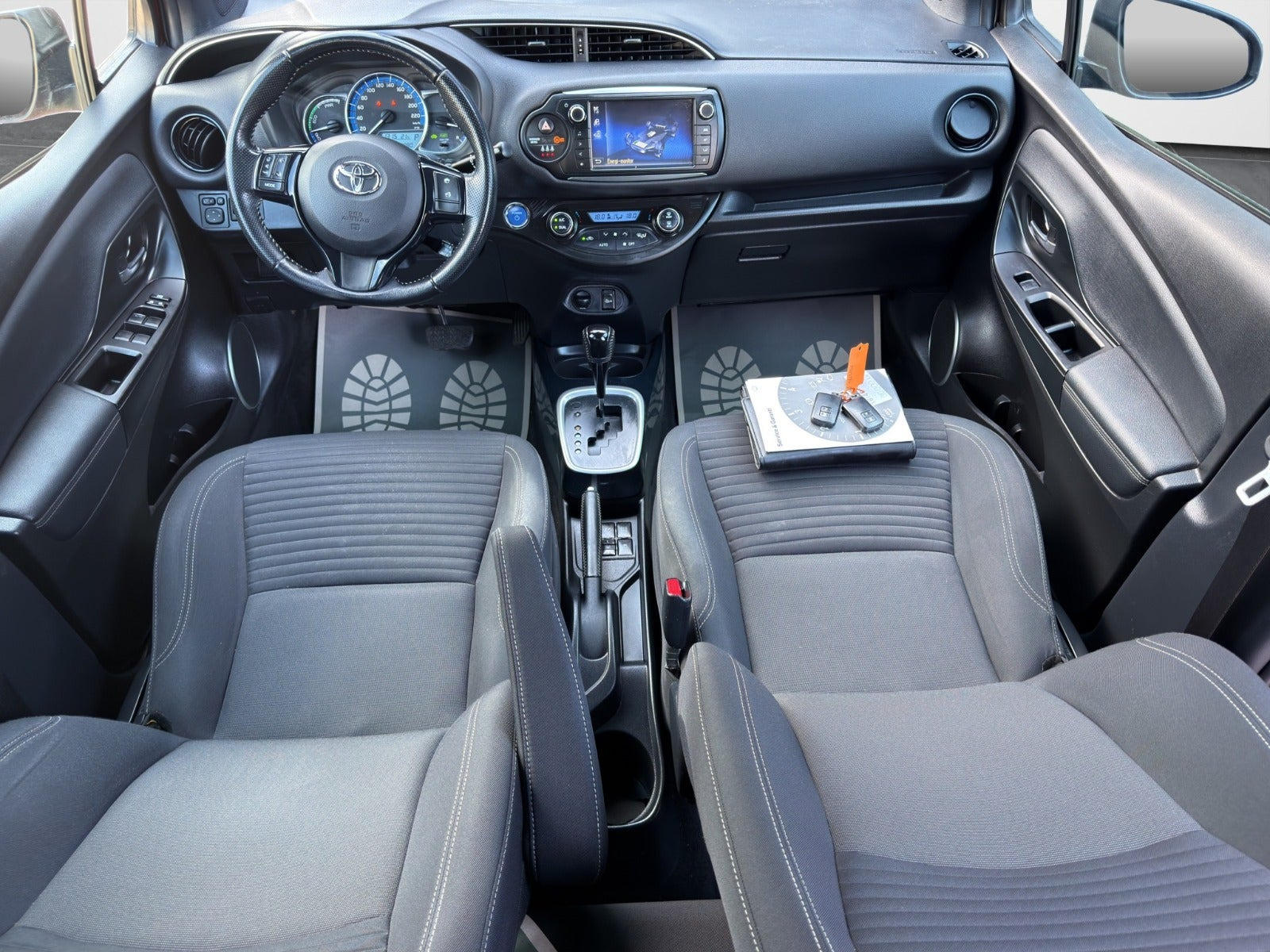 Rød Toyota Yaris fra 2017