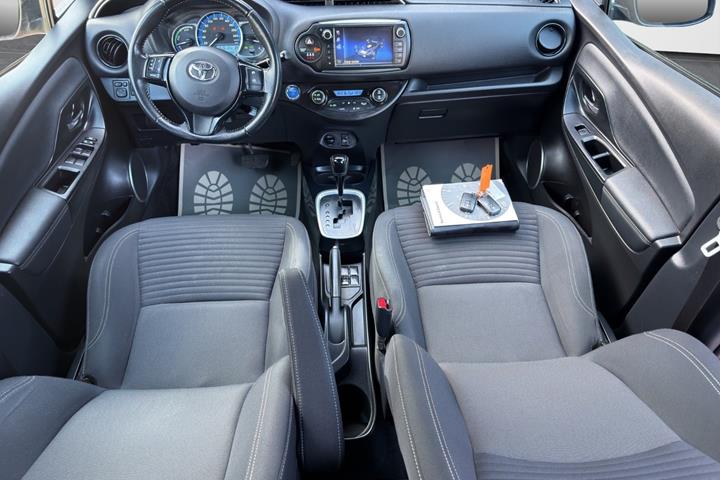 Rød Toyota Yaris fra 2017