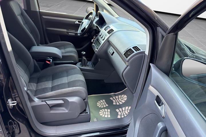 Sort VW Touran fra 2009