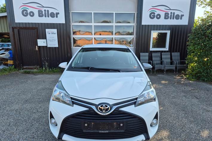 Grøn Toyota Yaris fra 2015