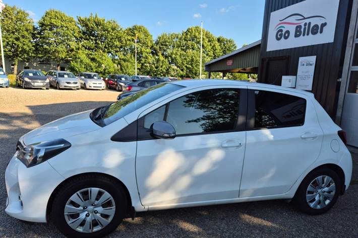 Grøn Toyota Yaris fra 2015