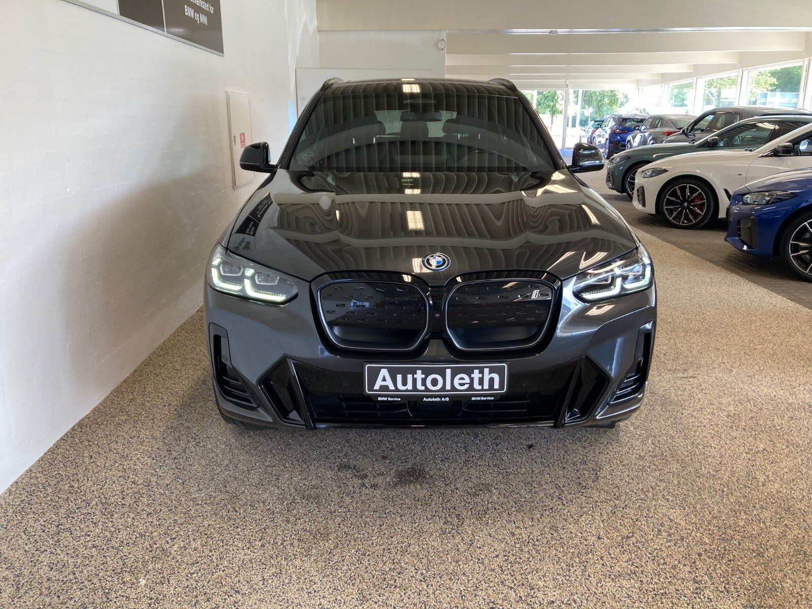 Grå BMW iX3 fra 2022