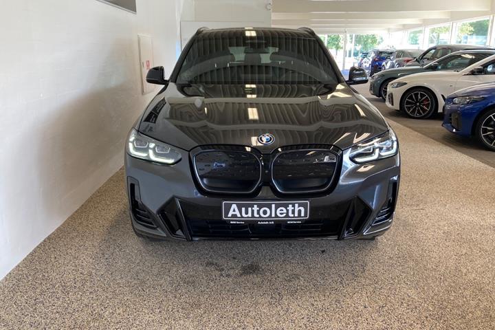 Grå BMW iX3 fra 2022