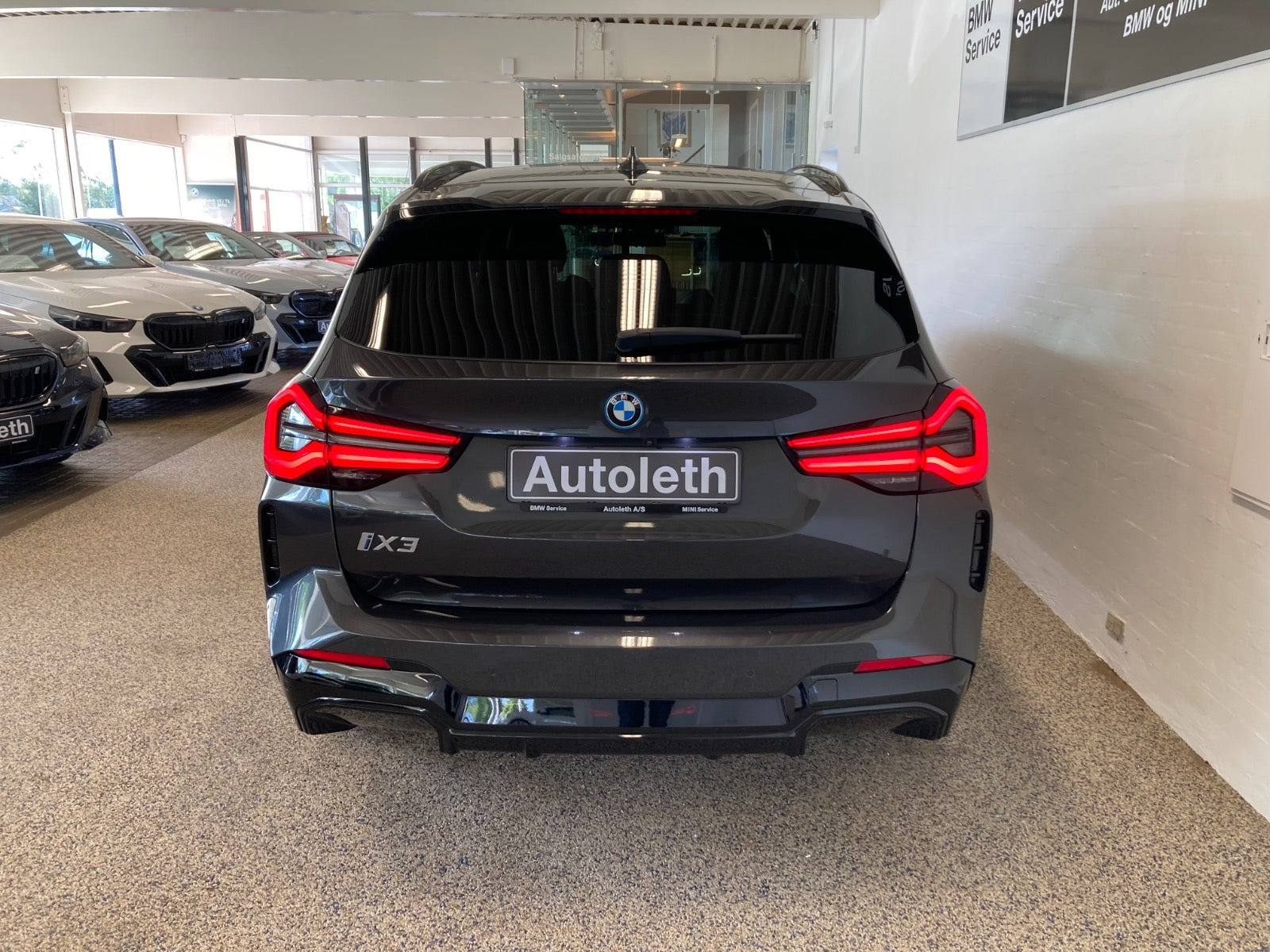 Grå BMW iX3 fra 2022