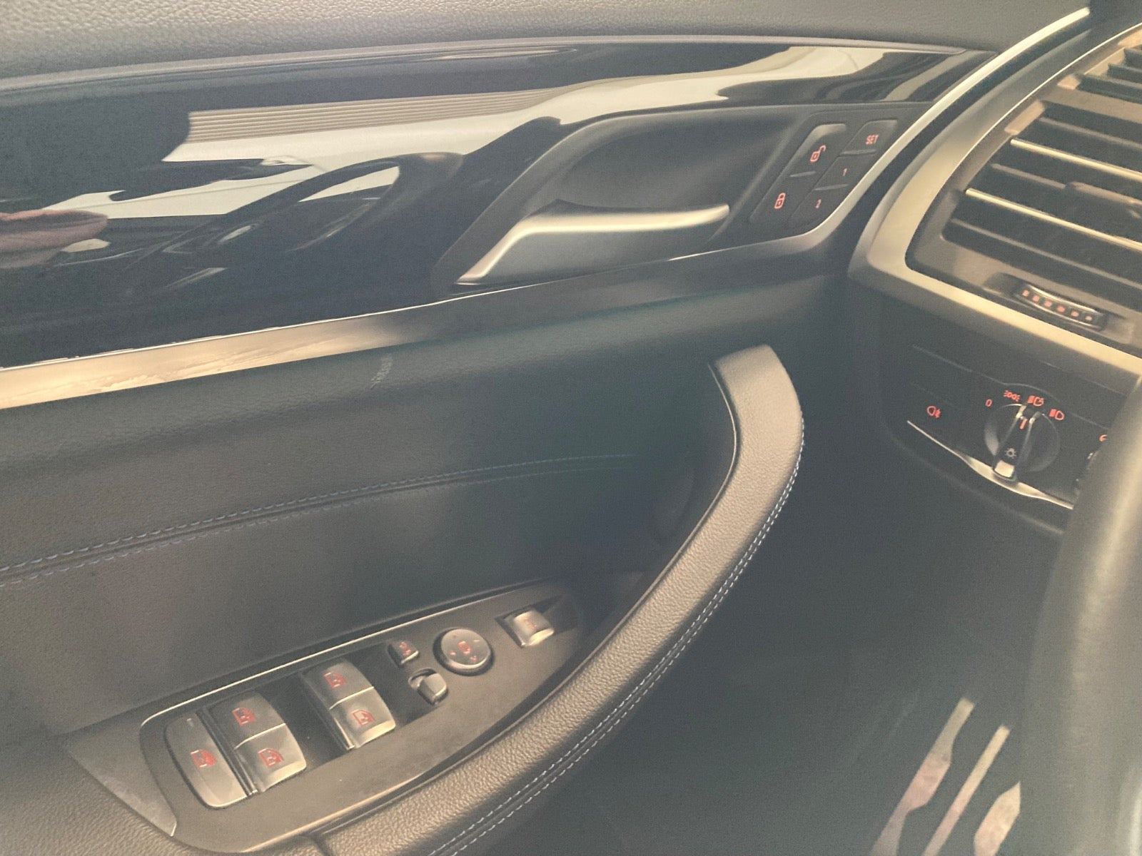 Grå BMW iX3 fra 2022