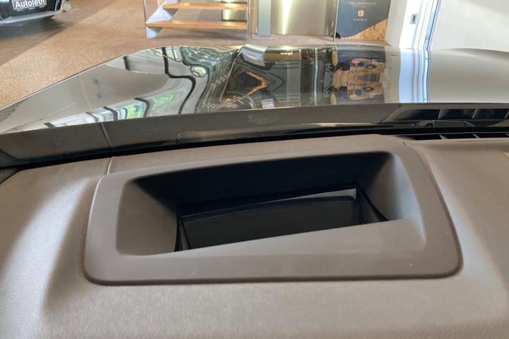 Grå BMW iX3 fra 2022
