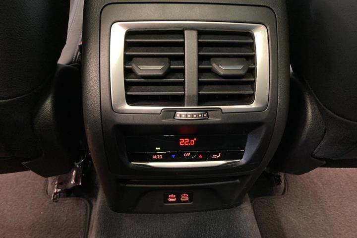 Grå BMW iX3 fra 2022