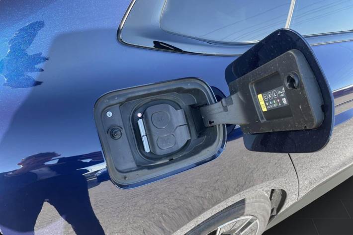 Blå BMW i4 fra 2025