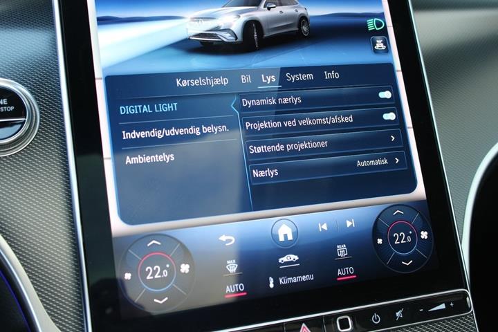 Blå Mercedes GLC300 e fra 2023