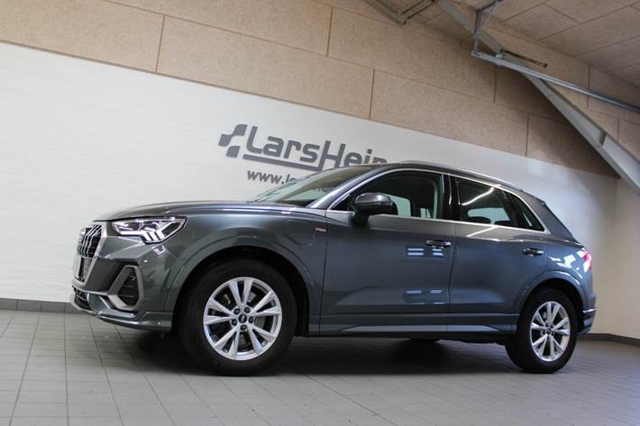 Grå Audi Q3 fra 2023