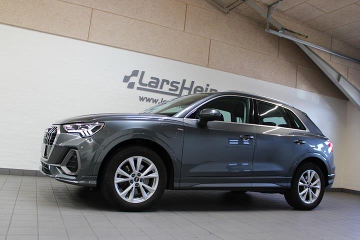 Grå Audi Q3 fra 2023