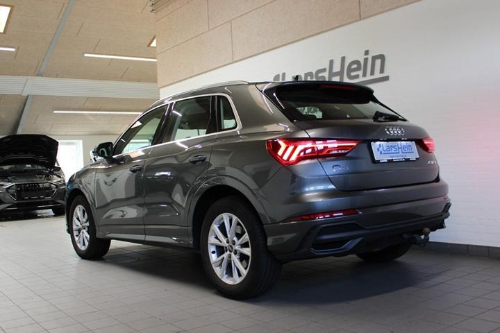 Grå Audi Q3 fra 2023