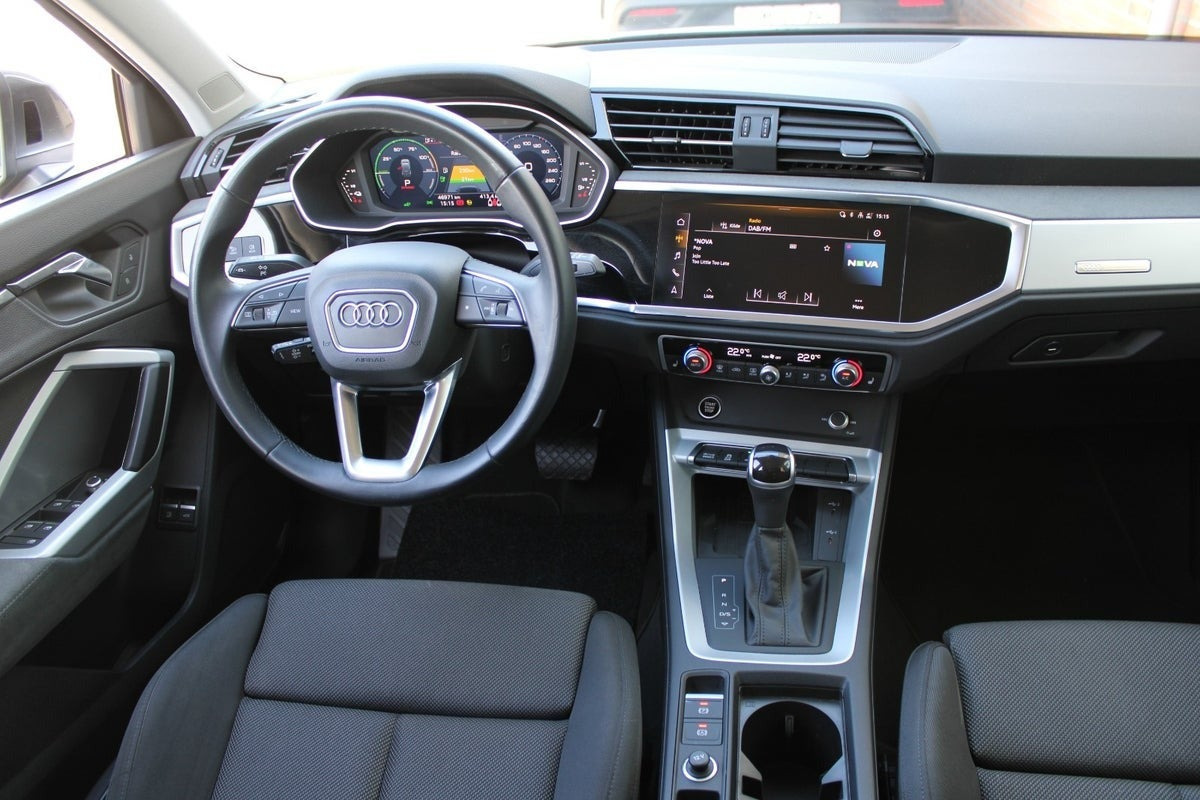 Grå Audi Q3 fra 2023