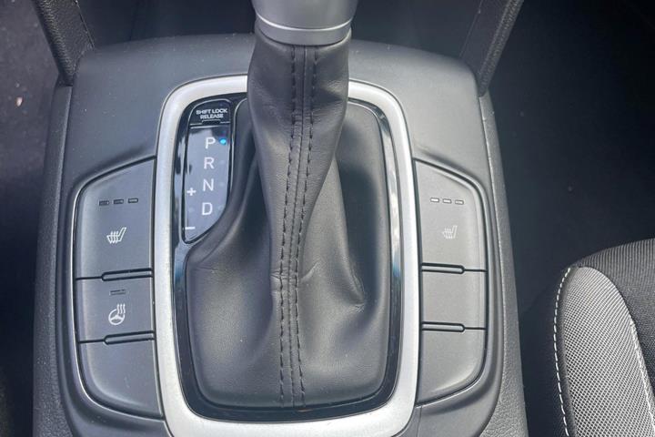Grå Hyundai Kona fra 2020