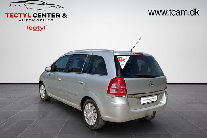 Sølv Opel Zafira fra 2008