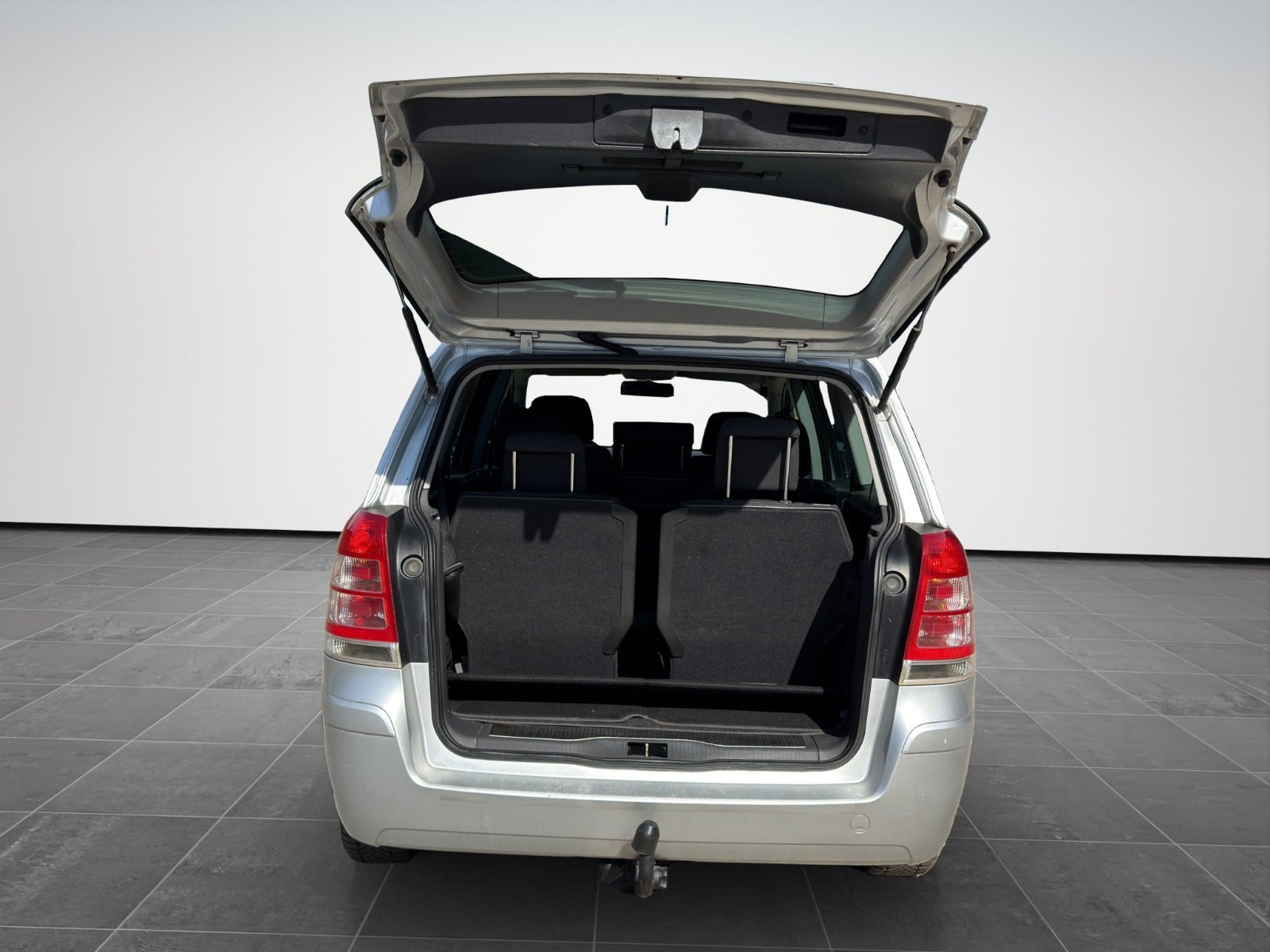 Sølv Opel Zafira fra 2008
