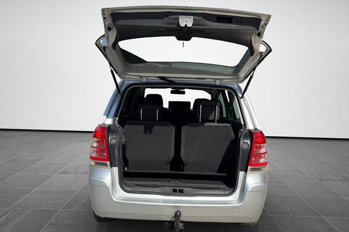 Sølv Opel Zafira fra 2008
