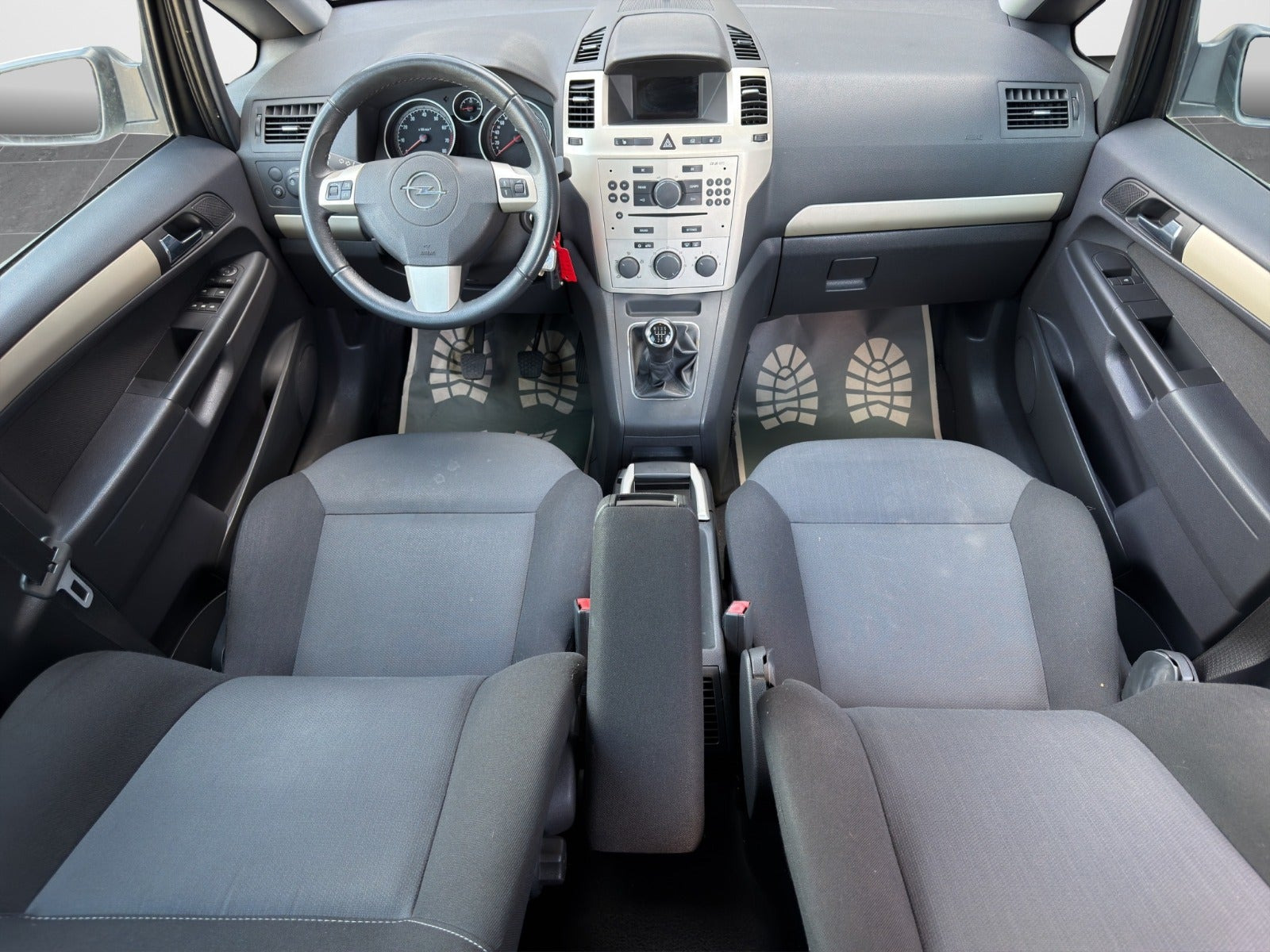 Sølv Opel Zafira fra 2008