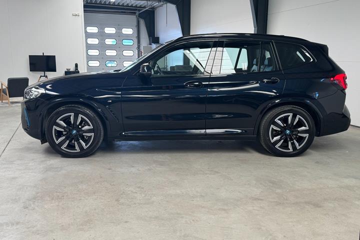 Sort BMW iX3 fra 2022