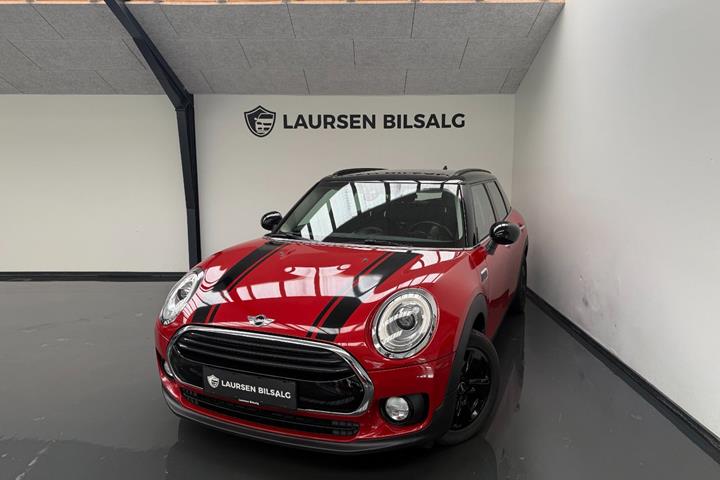 Rød Mini Clubman Cooper fra 2016 set udefra
