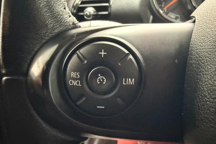 Rød Mini Clubman Cooper fra 2016