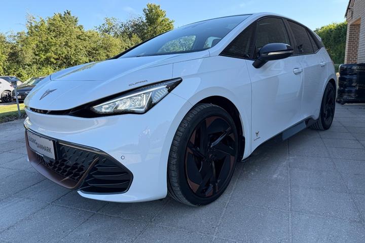 Hvid Cupra Born fra 2023 set udefra